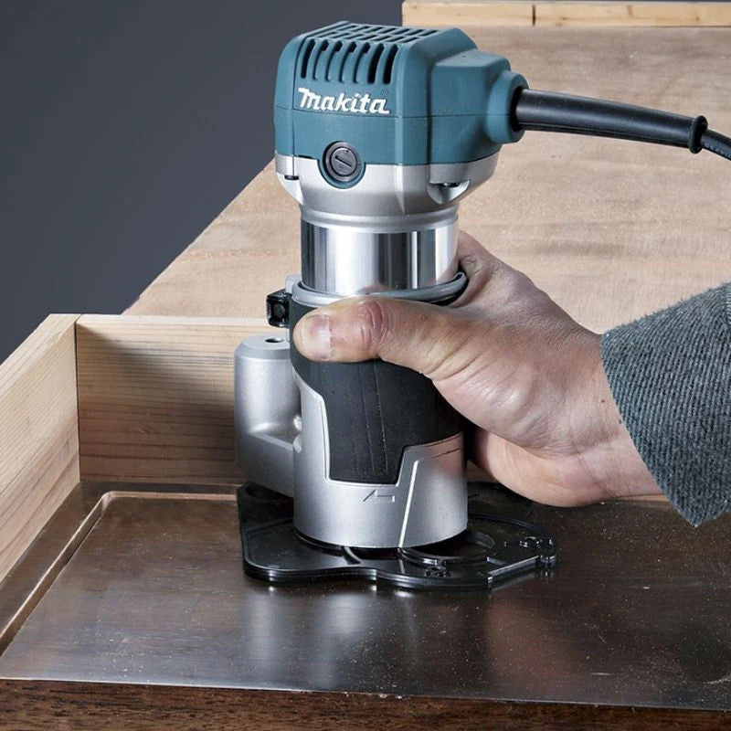 Pack affleureuse-défonceuse MAKITA RT0702CX3J + coffret fraises D-53540 - Image 5